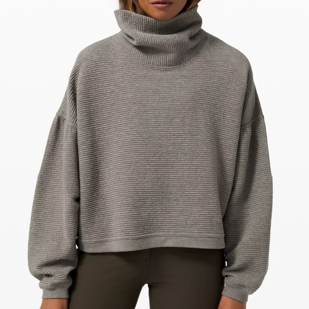 *Lululemon* Cozy Gray Turtleneck Sweatshirt